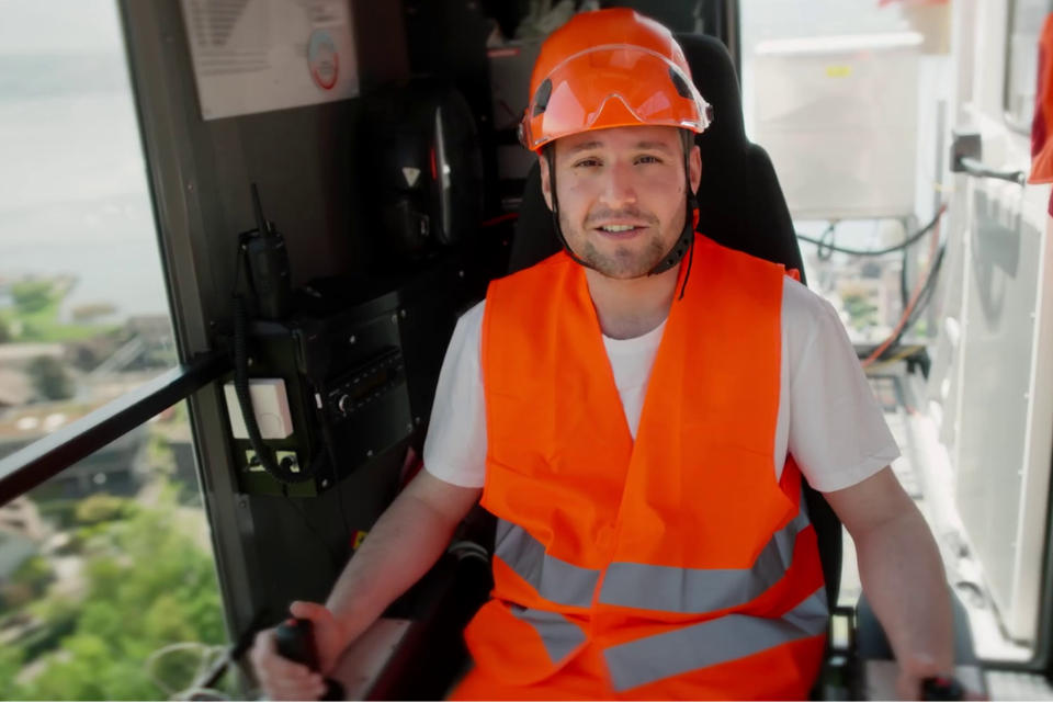 Kranführer in der Kabine